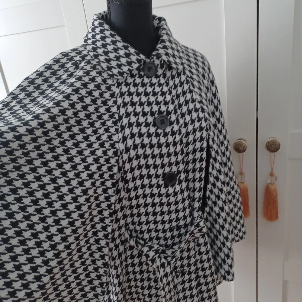 EDEN COURT Cape Coat - Picture 5 of 6